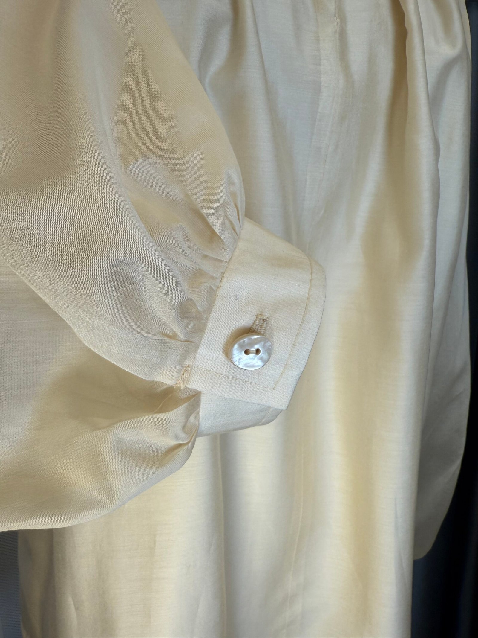 Kreminės spalvos tencelio palaidinė - Image 3