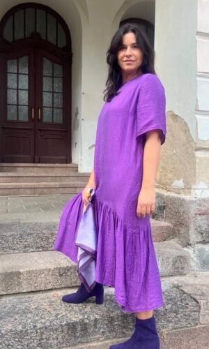 Ciklameno spalvos suknelė