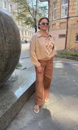 Camel spalvos tiesaus silueto džinsai