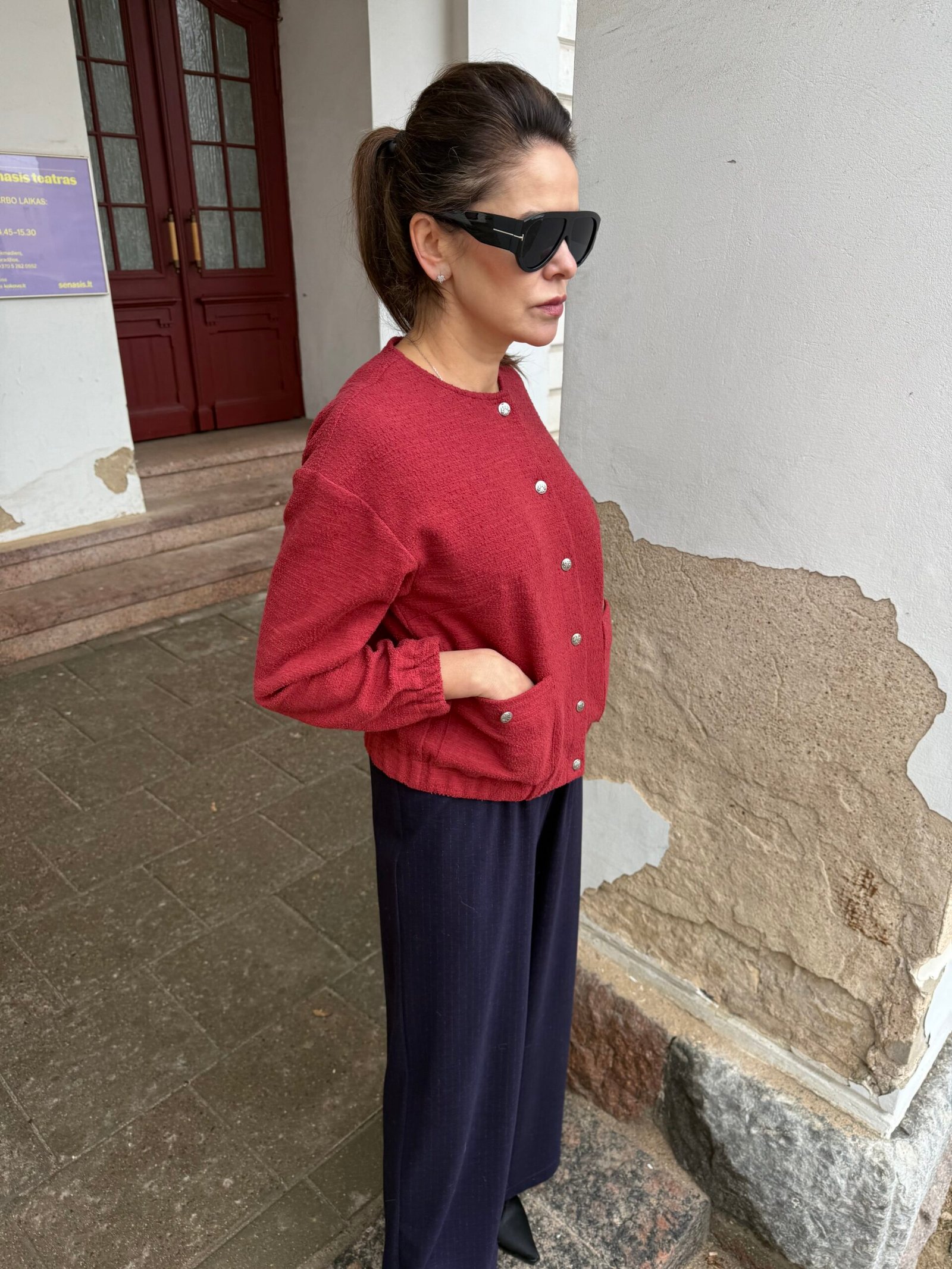 Raudonas chanel tipo audinio medvilnės megztukas su sagutėm - Image 2