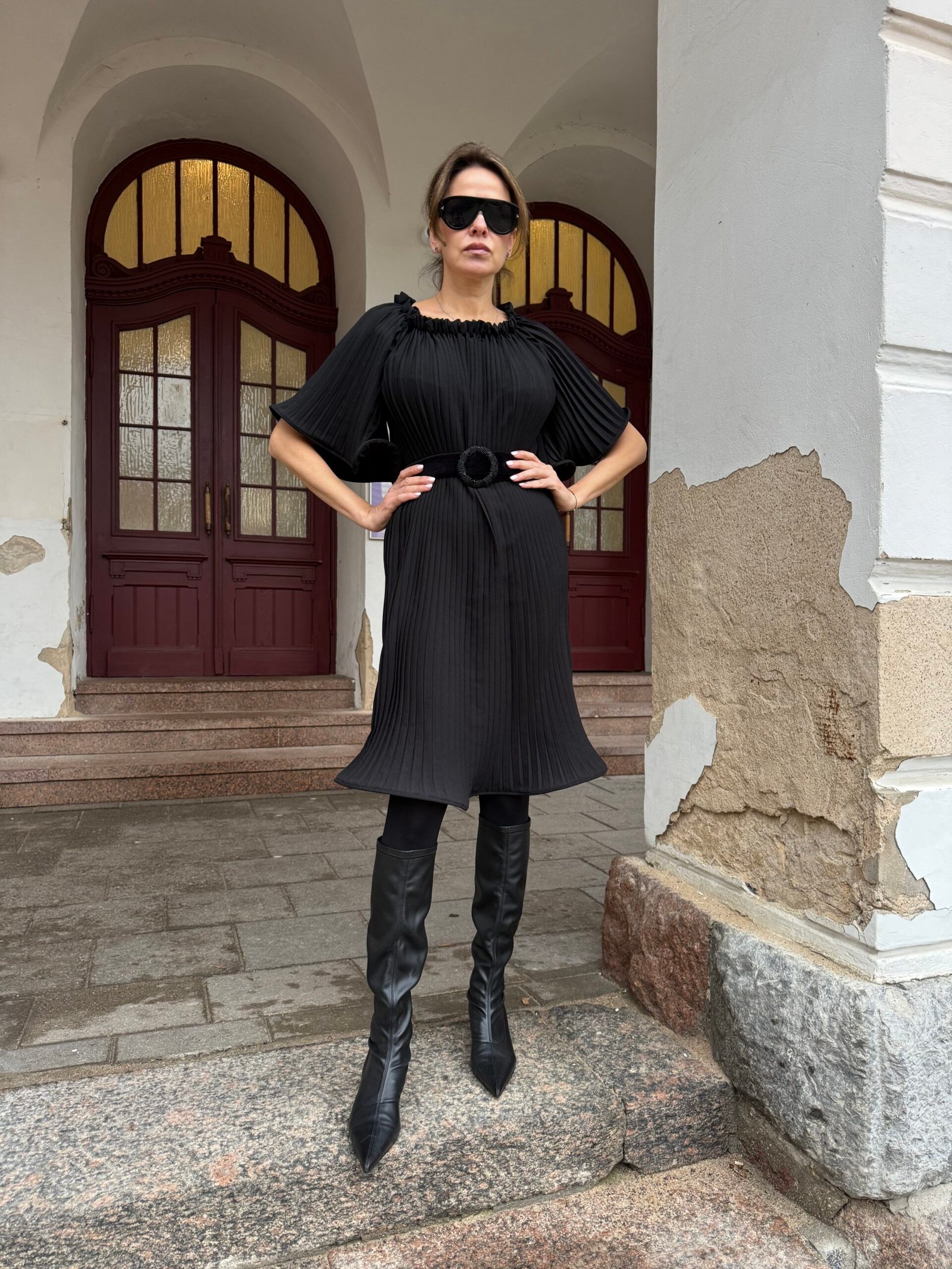 Juoda gofruota midi suknelė moterims - Image 3