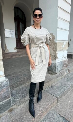 Suknelė skulptūriškomis rankovėm