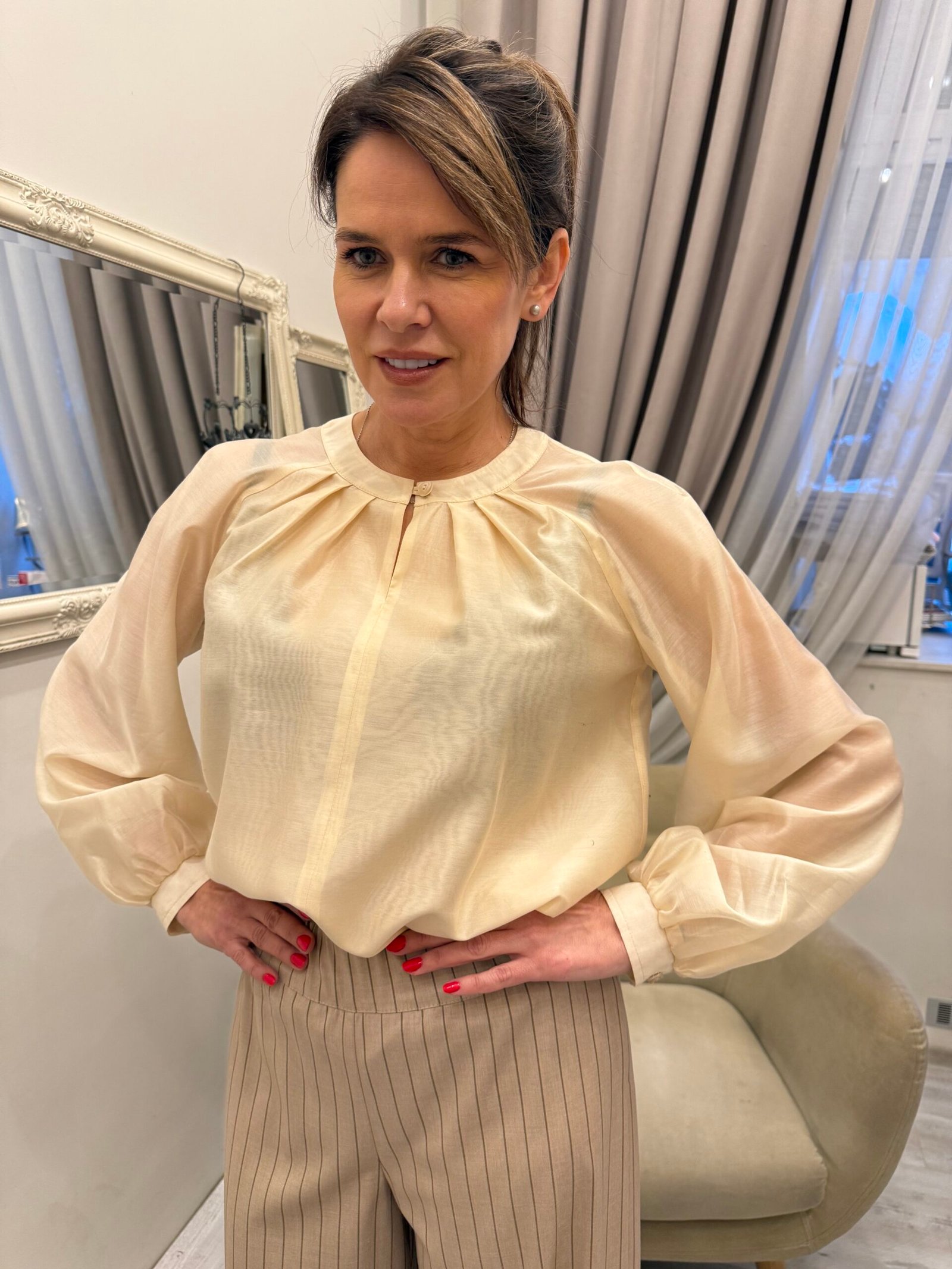 Kreminės spalvos tencelio palaidinė