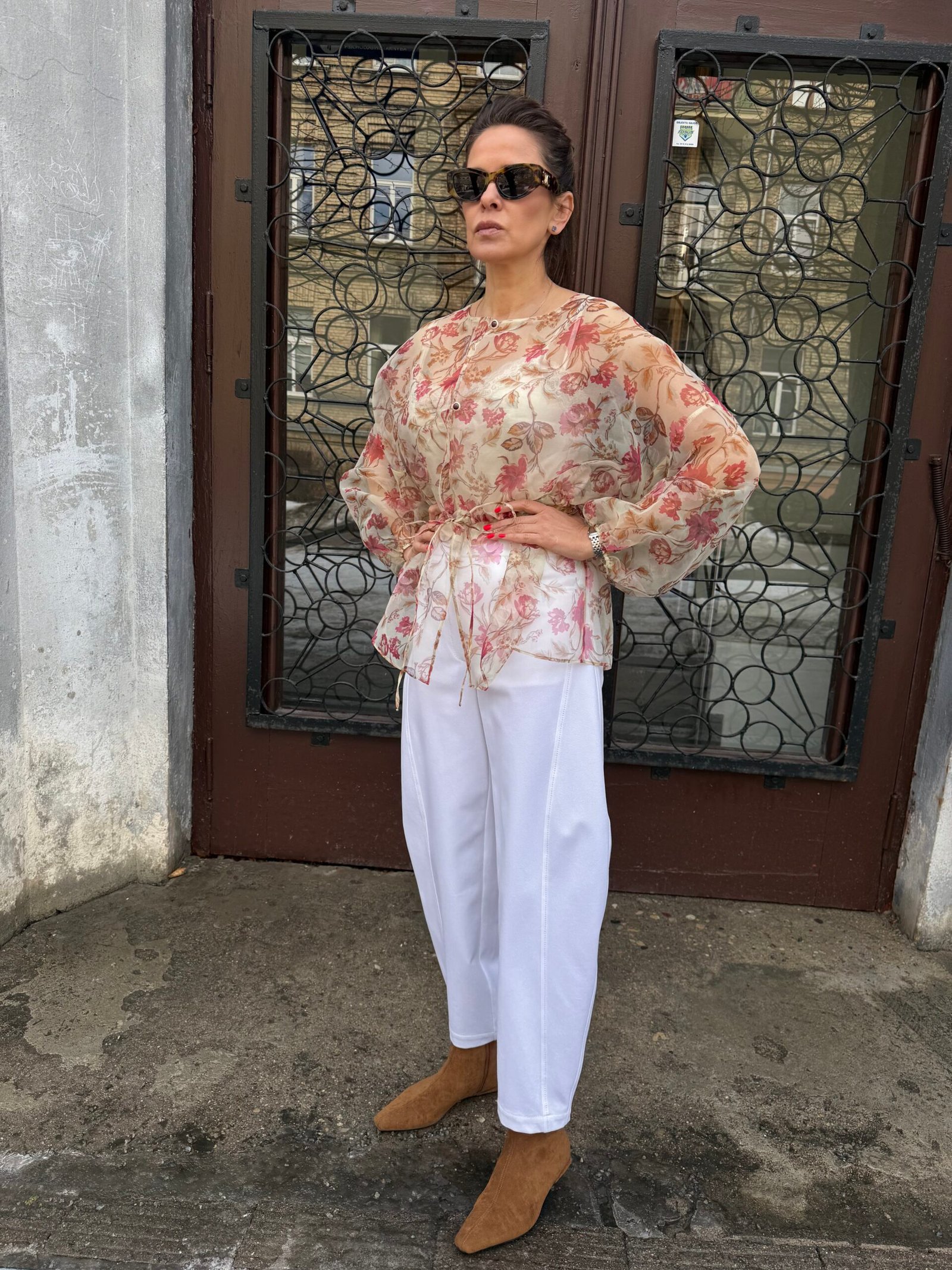 Balloon silueto balti džinsai