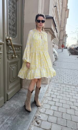 Kelius dengianti geltona šilko ir viskozės suknelė moterims