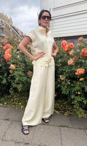 Lininė gelsvos spalvos palaidinė be rankovių su užtrauktuku moterims