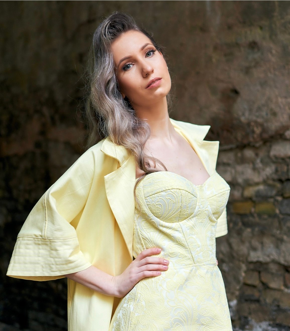 Geltonas raštuotas korsetas moterims