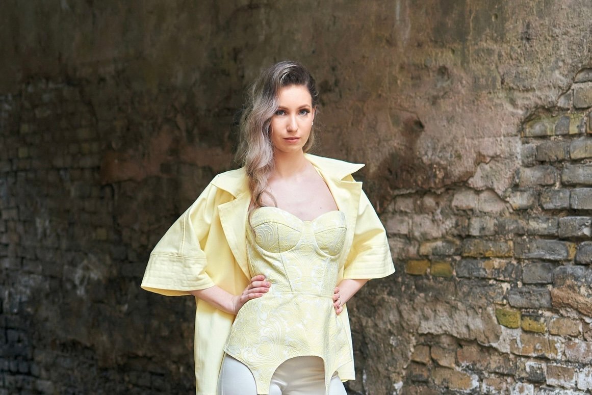 Geltonas raštuotas korsetas moterims - Image 3